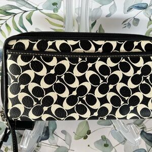NWOT Coach black and white wallet